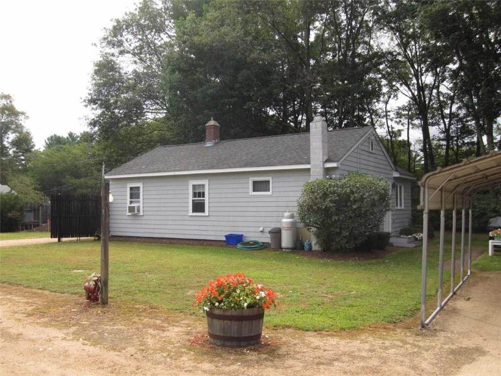 14. Single Family Homes for Sale at 416 Harkney Hill Road Coventry, Rhode Island 02816 United States