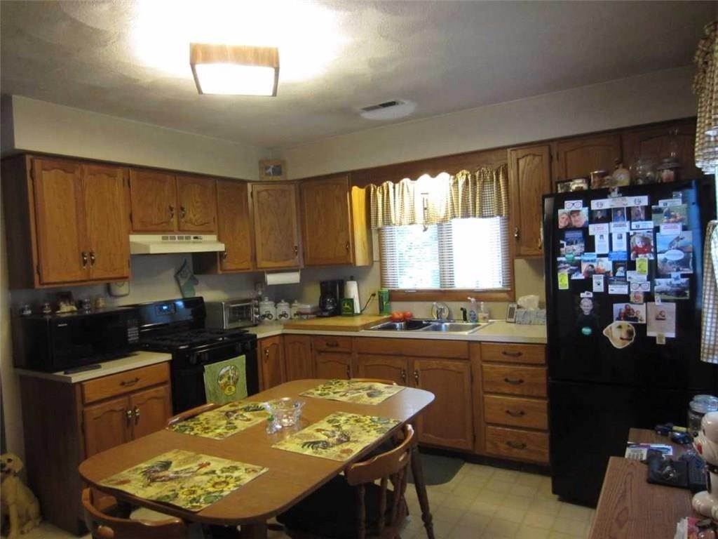 8. Single Family Homes for Sale at 416 Harkney Hill Road Coventry, Rhode Island 02816 United States