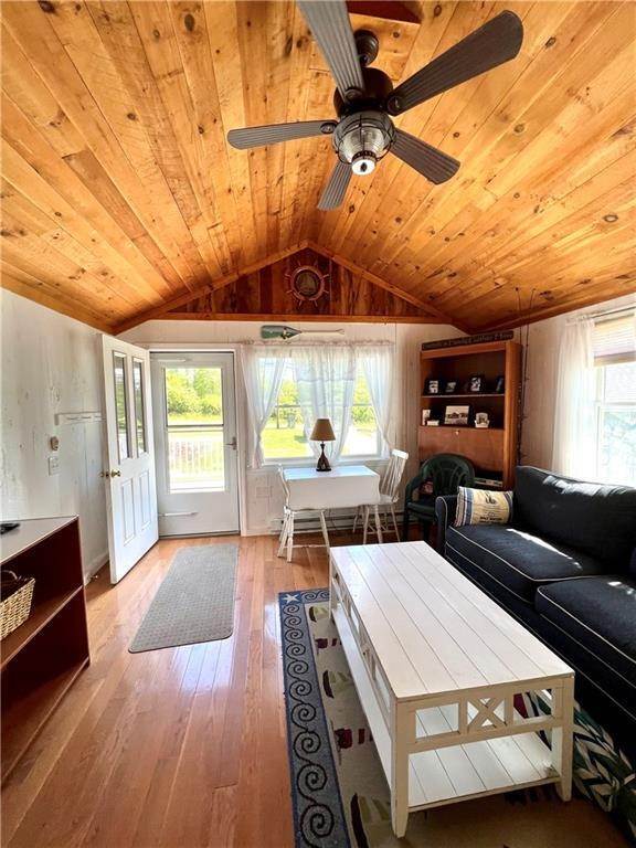 20. Single Family Homes for Sale at 40 Broadway Portsmouth, Rhode Island 02872 United States