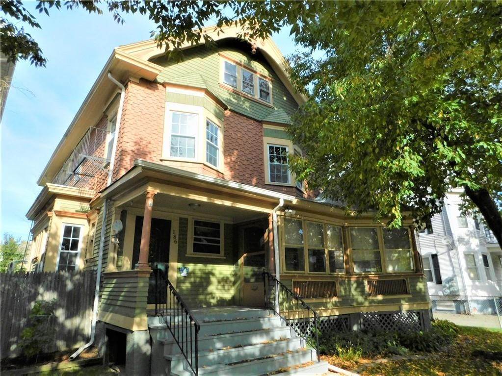 Single Family Homes 为 销售 在 186 Cottage Street Pawtucket, 罗得岛 02860 美国