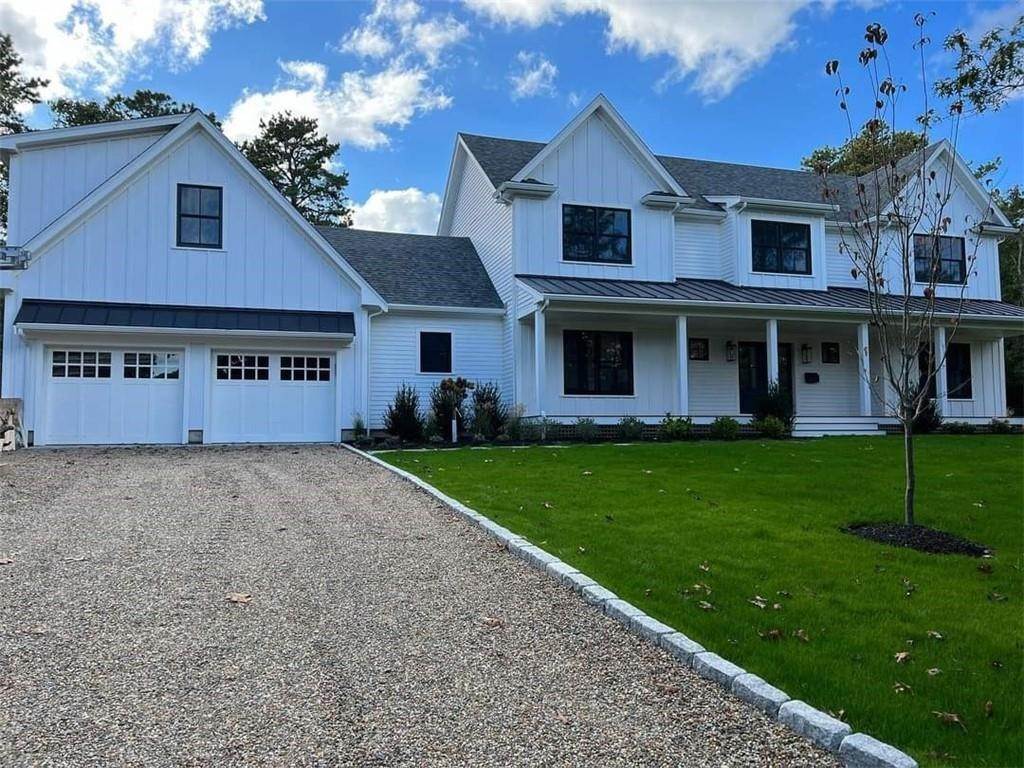 Single Family Homes 为 销售 在 68 2 Bancroft Drive 朴茨茅斯, 罗得岛 02871 美国
