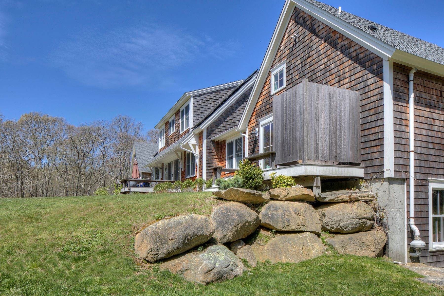 6. Single Family Homes for Sale at A Peaceful Retreat 174 Stone Soup Farm Way South Kingstown, Rhode Island 02879 United States