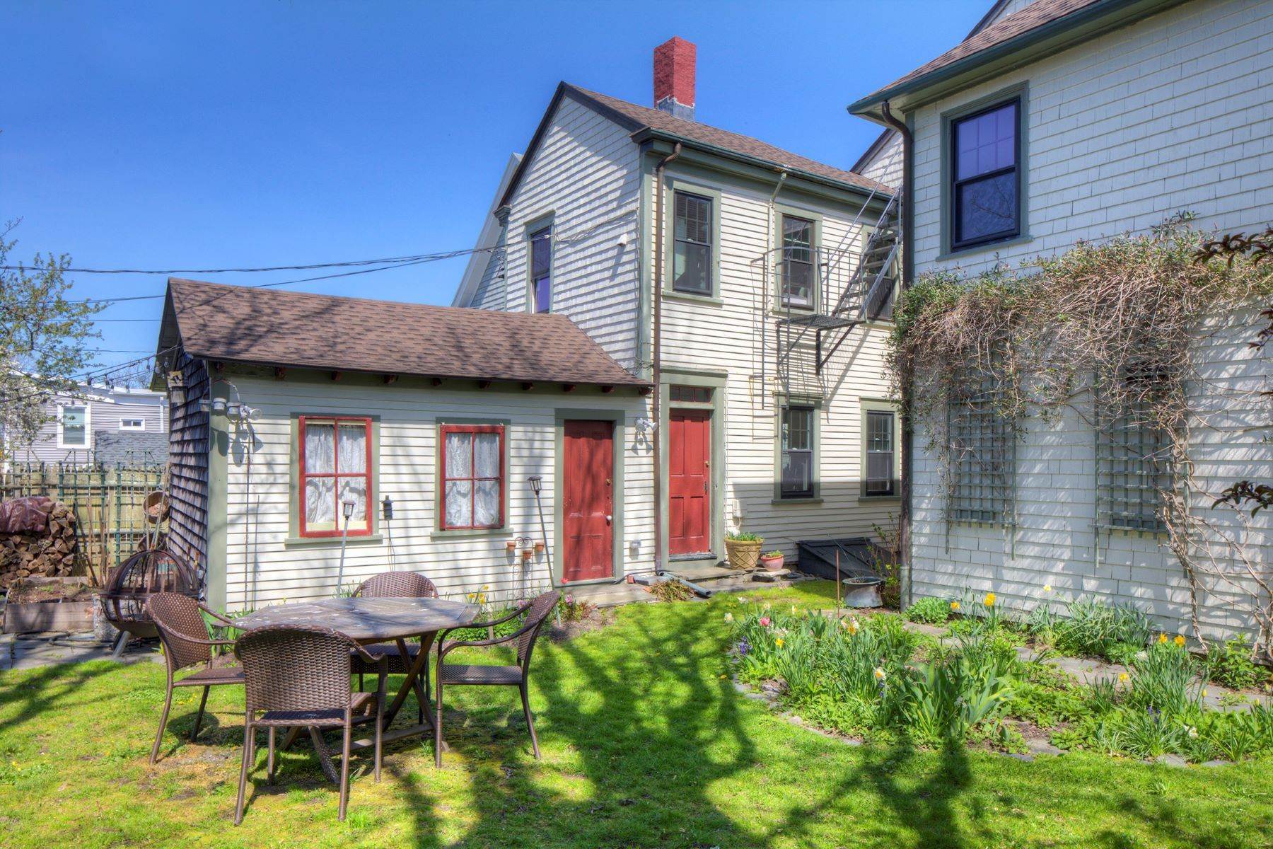 21. Multi-Family Homes for Sale at Isaac Reed Spooner, Jr. House 7 Bull Street Newport, Rhode Island 02840 United States
