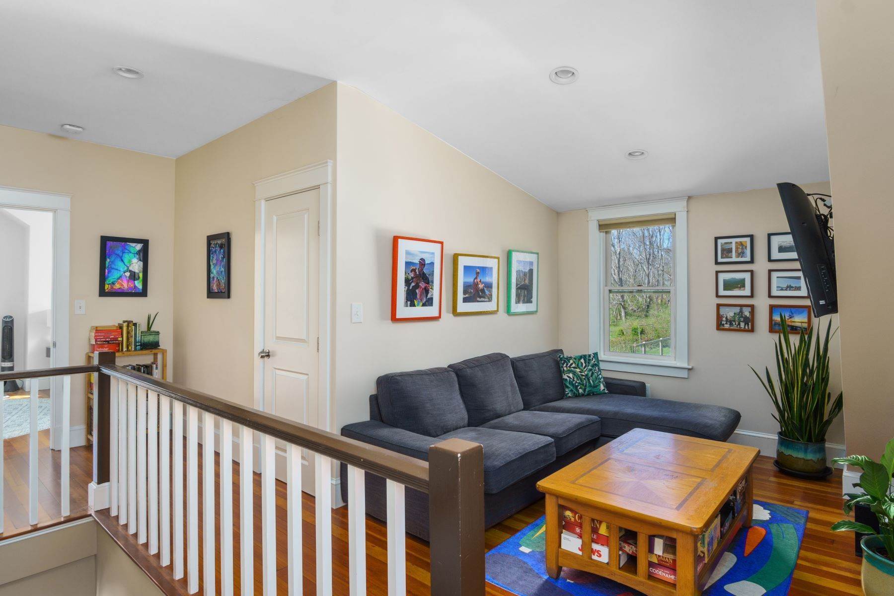 15. Single Family Homes for Sale at Coastal Colonial 10 Hillside Avenue Newport, Rhode Island 02840 United States