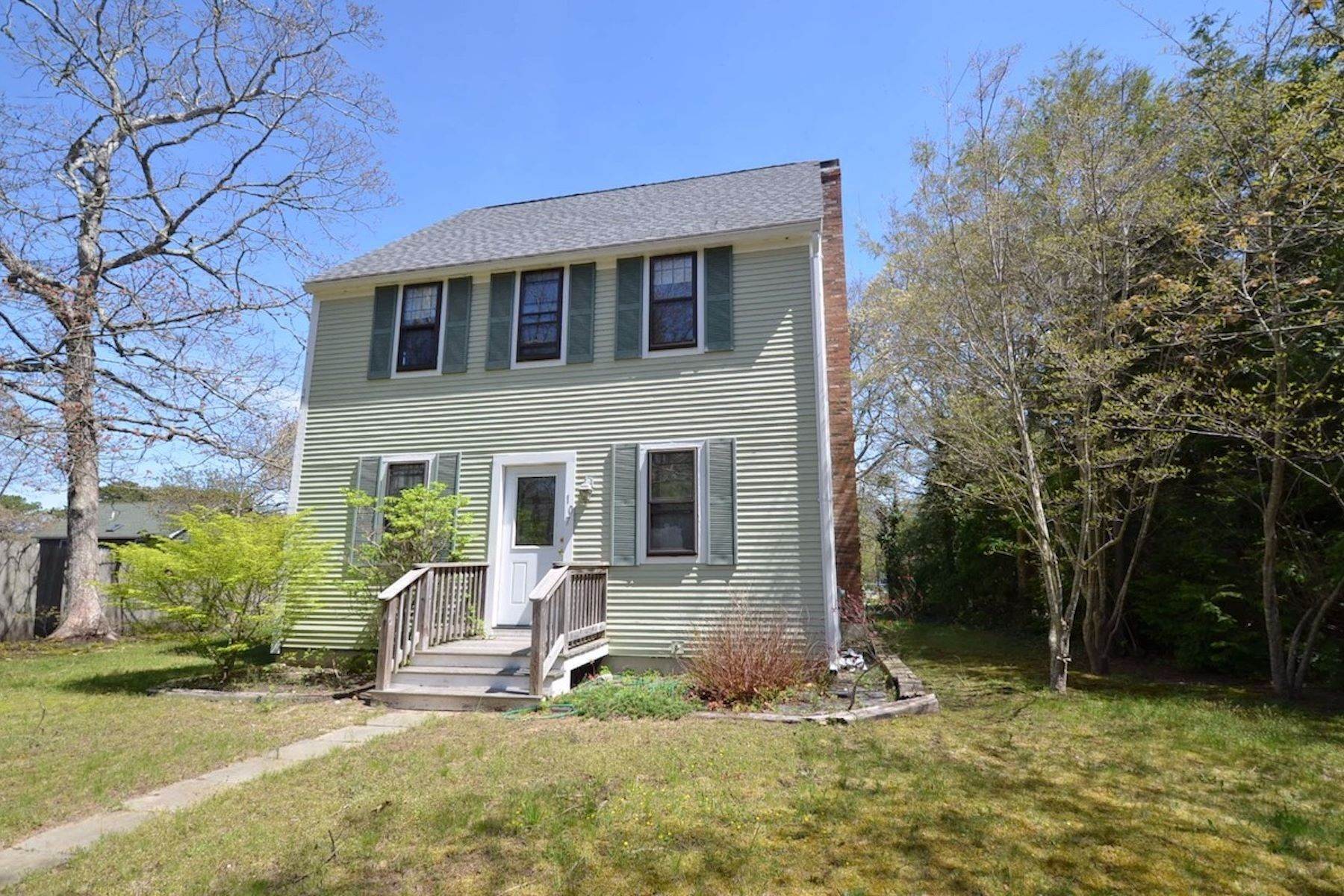 Single Family Homes for Sale at Oak Bluffs Colonial 107 Pennsylvania Avenue Oak Bluffs, Massachusetts 02557 United States