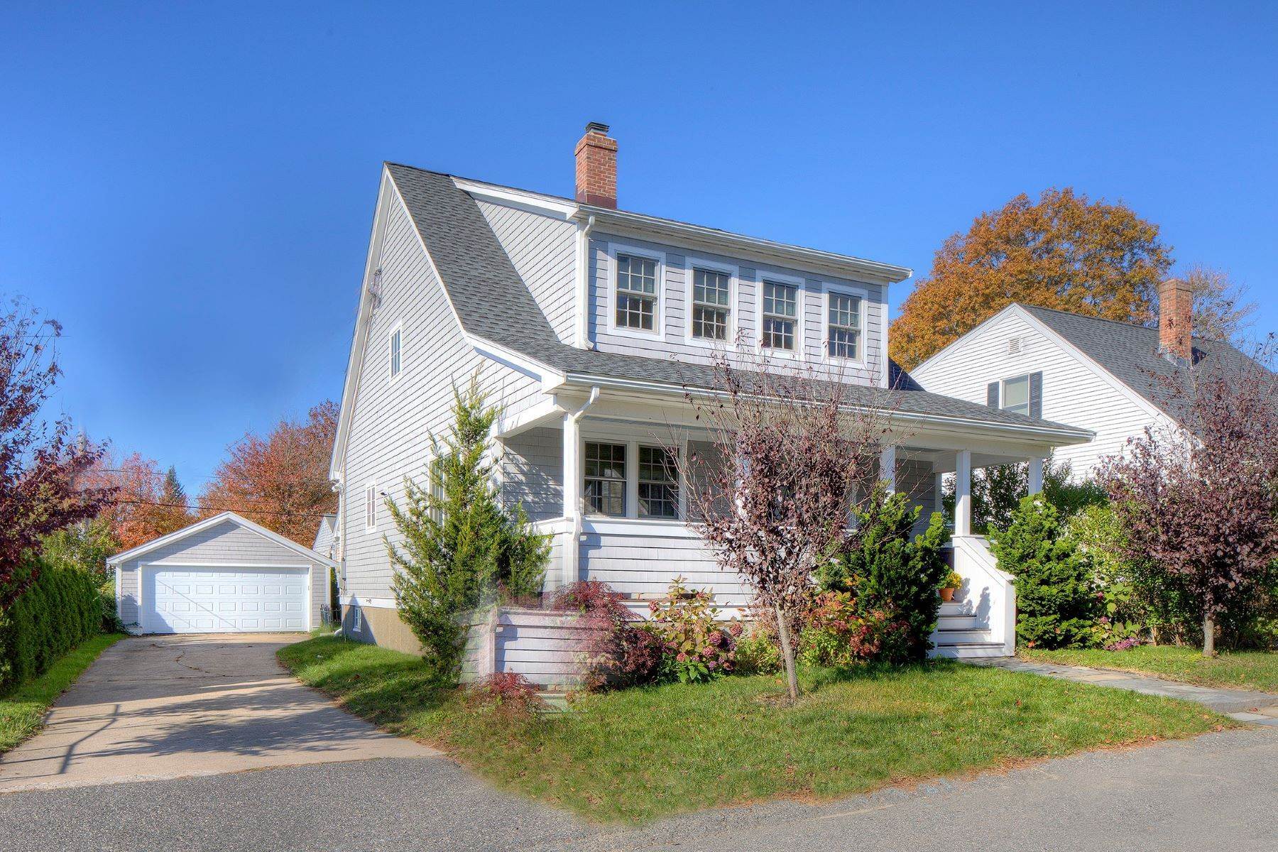 Single Family Homes for Sale at Sunny Cottage 19 Keeher Avenue Newport, Rhode Island 02840 United States