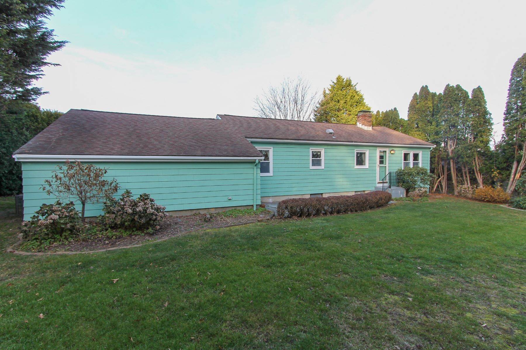 21. Single Family Homes for Sale at Peaceful Ranch 9 Sherri Lane Middletown, Rhode Island 02842 United States