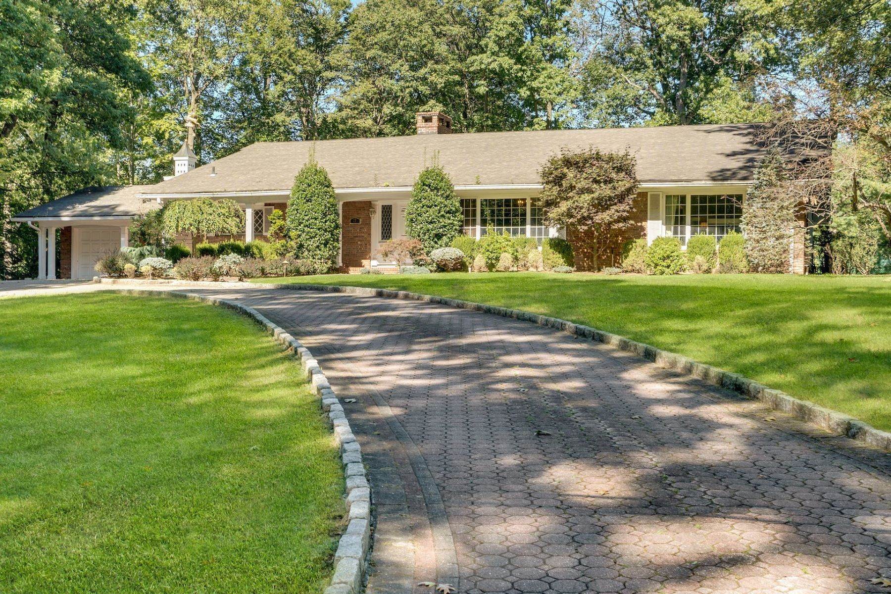 Single Family Homes 为 销售 在 12 Duck Pond Rd 阿尔派恩, 新泽西州 07620 美国