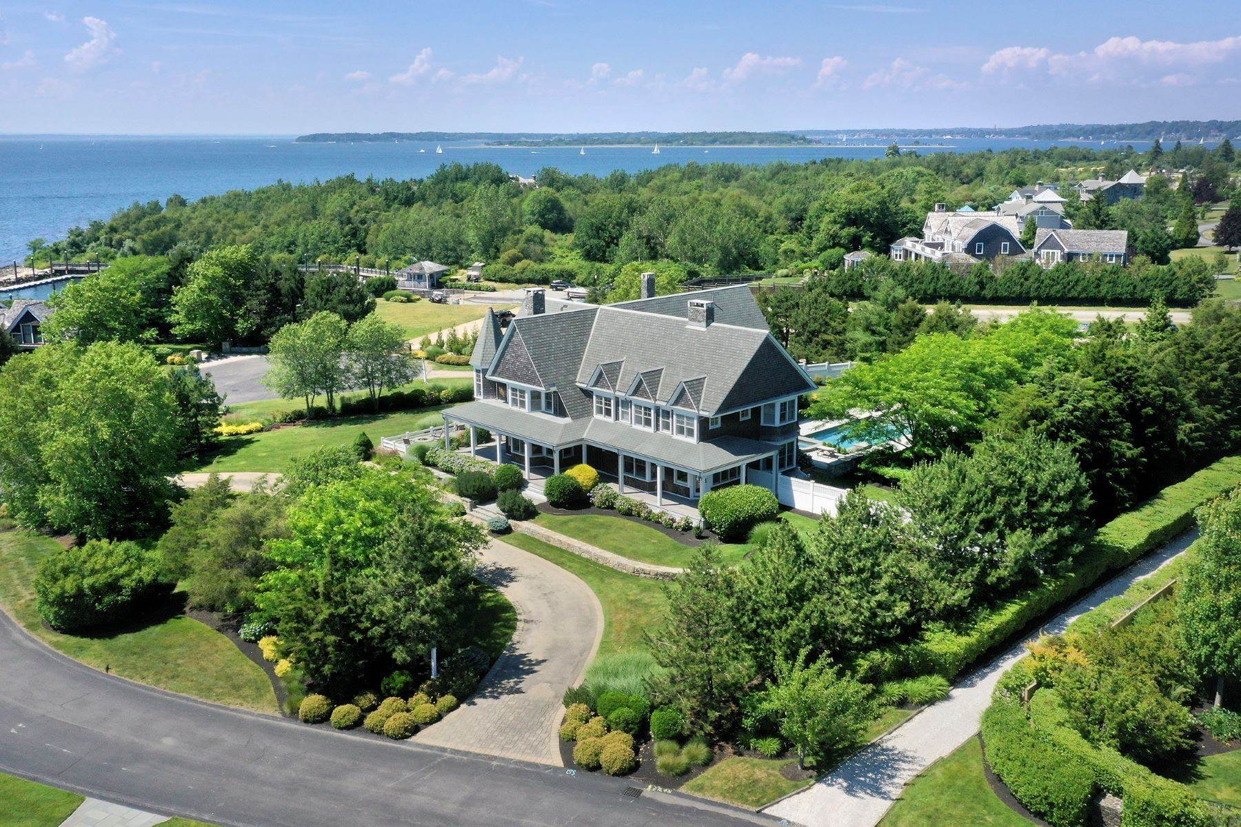 Single Family Homes 为 销售 在 Coastal Elegance 271 Carnegie Harbor Drive 朴茨茅斯, 罗得岛 02871 美国