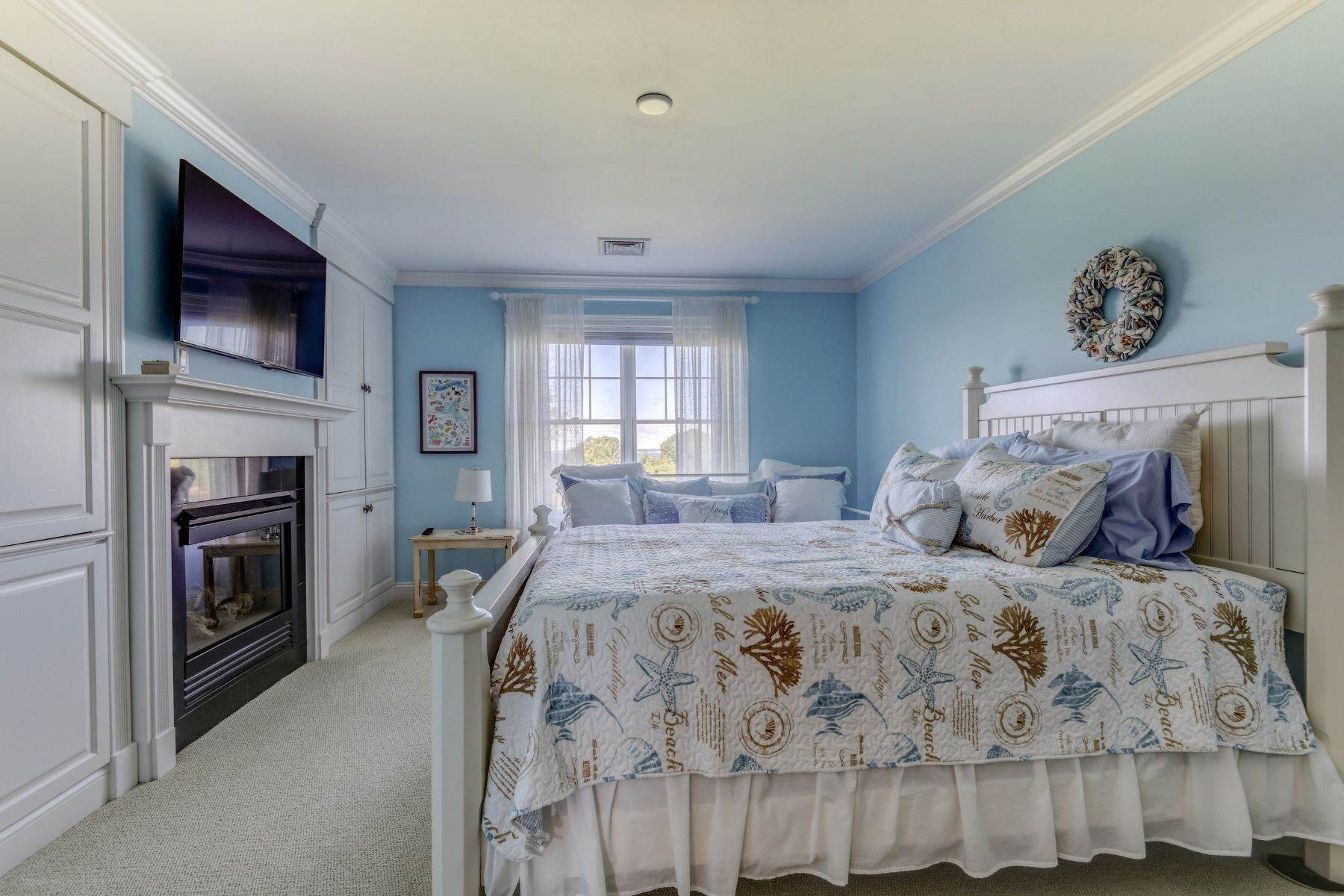 24. Condominiums for Sale at Townhome on the Water 83 Water's Edge Tiverton, Rhode Island 02878 United States