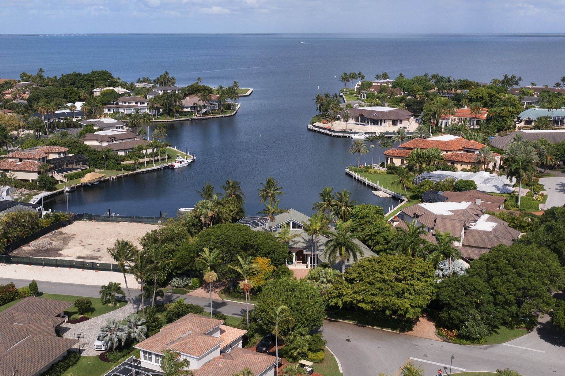 Single Family Homes for Sale at 7 Bay Ridge Road, Key Largo, FL 7 Bay Ridge Road Key Largo, Florida 33037 United States