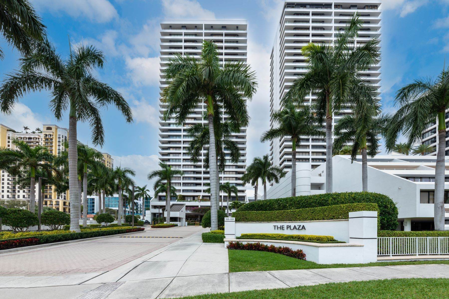 Condominiums por un Venta en The Plaza of The Palm Beaches 15C 525 S Flagler Drive, 15C West Palm Beach, Florida 33401 Estados Unidos