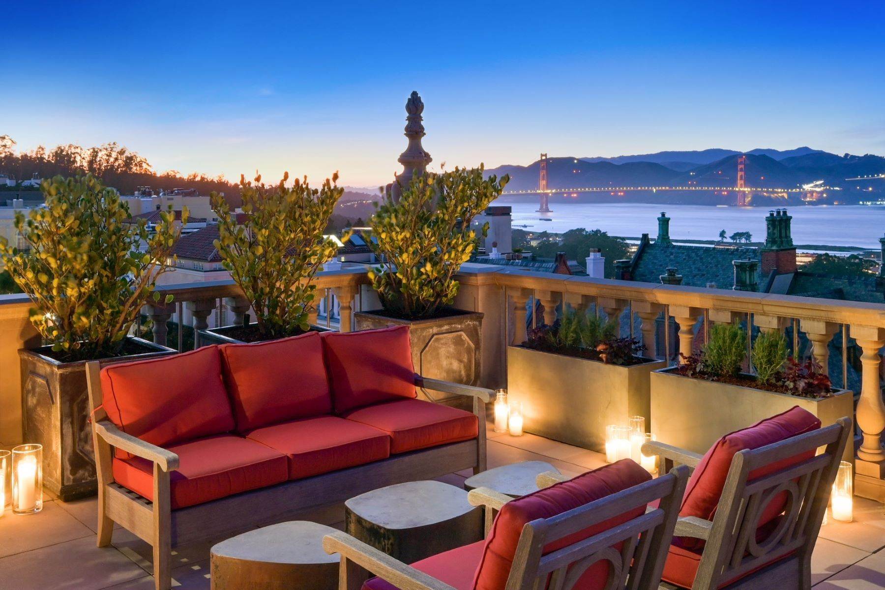 Single Family Homes 为 销售 在 Bay View Mansion On Legendary Gold Coast 2799 Broadway 旧金山, 加利福尼亚州 94115 美国