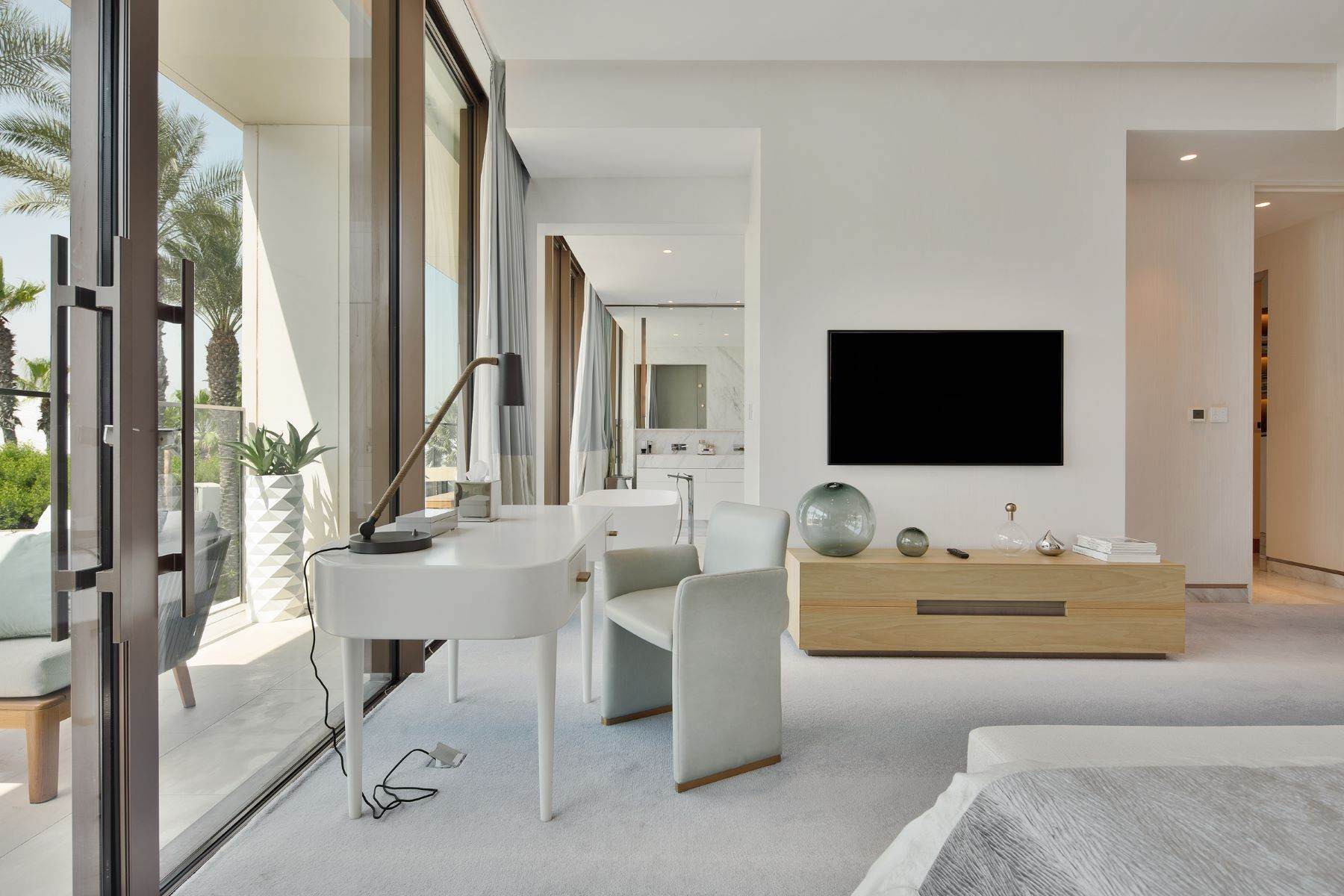 Apartments for Sale at Exquisite Quality Apartment Resale on Palm Dubai, Dubai United Arab Emirates