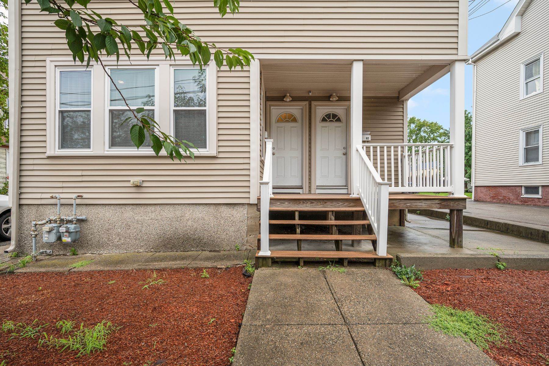 2. Other Residential Homes por un Venta en 80 - 82 EIGHTH ST Providence, Rhode Island 02906 Estados Unidos