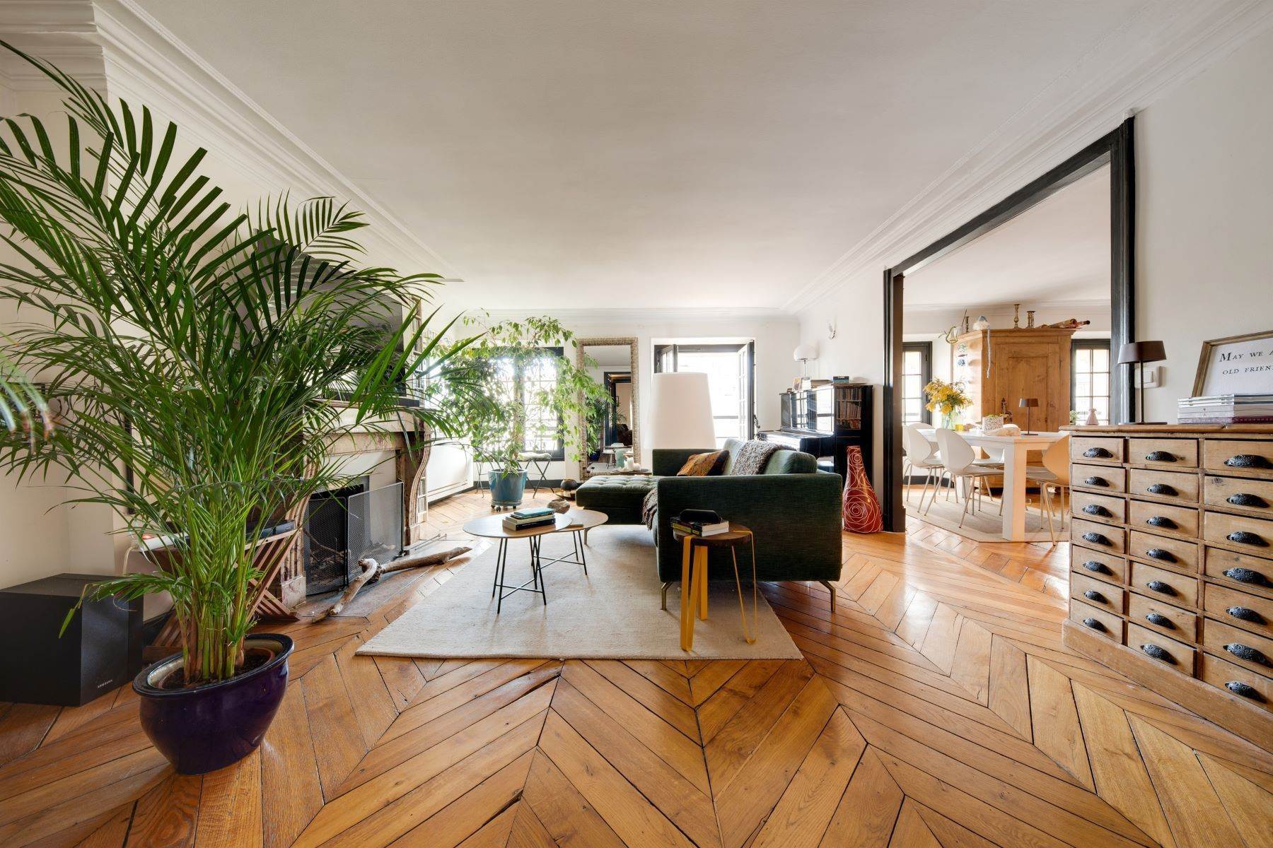 Apartments for Sale at Elegant family and reception apartment Paris, Ile-De-France 75001 France