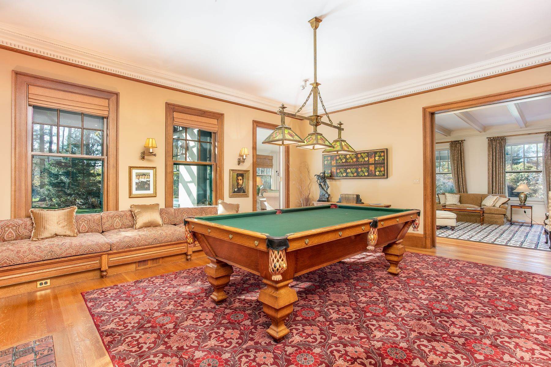 23. Single Family Homes for Sale at 49 Mountain Spring Road Farmington, Connecticut 06032 United States